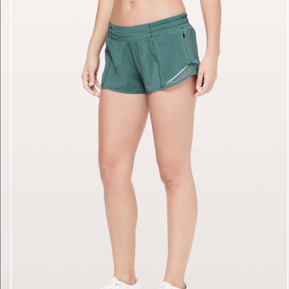 Lululemon Hotty Hot Short 2.5